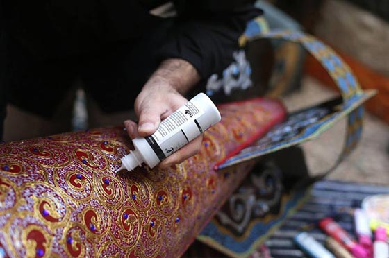  صور فنانين من فلسطين، سوريا، العراق وليبيا يحوّلون دخان القنابل الى لوحات فنية إبداعية صورة رقم 12