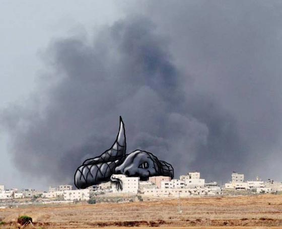  صور فنانين من فلسطين، سوريا، العراق وليبيا يحوّلون دخان القنابل الى لوحات فنية إبداعية صورة رقم 17