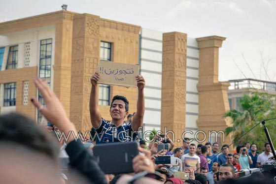 طالبة مصرية جامعية تطلب يد المطربة المغربية جنات لشقيقها صورة رقم 1