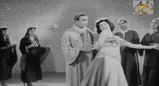 فيديو (نادر) لوالد الفنان تامر حسني يغني للراقصة نجوى فؤاد  صورة رقم 3