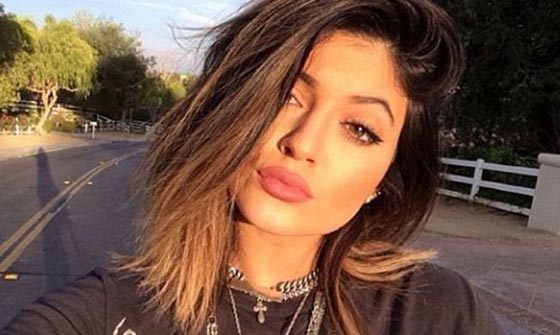 كيلي جينر تلتقط 500 صورة سيلفي لتنشر واحدة منها.. ثم تندم! صورة رقم 9