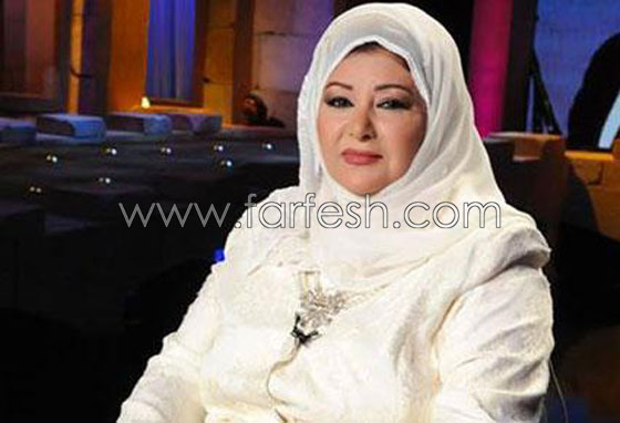 فيديو (رامز واكل الجو): عفاف شعيب تردد الشهادة مذعورة من سقوط الطائرة صورة رقم 5