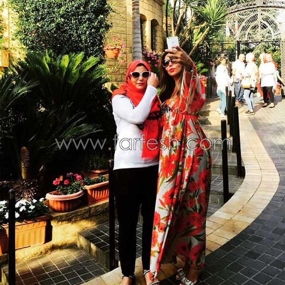 مي حريري تنشر صورها مع شقيقتها المحجبة.. شاهد الشبه الكبير بينهما صورة رقم 1 مي حريري تنشر صورها مع شقيقتها المحجبة.. شاهد الشبه الكبير بينهما صورة رقم 1