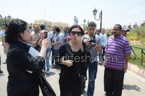 فنانو مصر يشيعون فقيدهم النجم الساطع نور الشريف الى مثواه الاخير صورة رقم 4 فنانو مصر يشيعون فقيدهم النجم الساطع نور الشريف الى مثواه الاخير صورة رقم 4