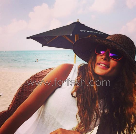 صور زينة مع توأمها على شاطئ البحر بدون كشف وجهيهما! صورة رقم 2 صور زينة مع توأمها على شاطئ البحر بدون كشف وجهيهما! صورة رقم 2