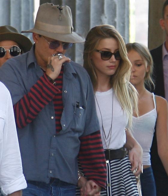 جوني ديب يؤيد ابنته في اعلانها عن مثليتها.. ويدعمها بالكامل صورة رقم 2 جوني ديب يؤيد ابنته في اعلانها عن مثليتها.. ويدعمها بالكامل صورة رقم 2