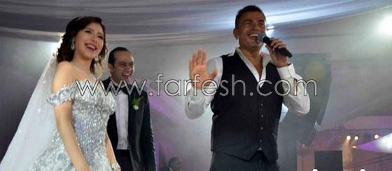 صور عمرو دياب يرقص بالعصا في زفاف ابنة صديقه صورة رقم 8 صور عمرو دياب يرقص بالعصا في زفاف ابنة صديقه صورة رقم 8