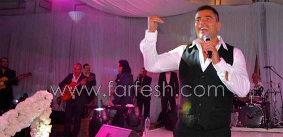 صور عمرو دياب يرقص بالعصا في زفاف ابنة صديقه صورة رقم 6 صور عمرو دياب يرقص بالعصا في زفاف ابنة صديقه صورة رقم 6