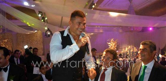 صور عمرو دياب يرقص بالعصا في زفاف ابنة صديقه صورة رقم 11 صور عمرو دياب يرقص بالعصا في زفاف ابنة صديقه صورة رقم 11