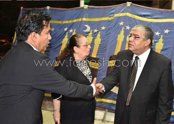 صور الفنانين في عزاء مخرج مسرحية (شاهد ما شافش حاجة) وغياب عادل امام صورة رقم 5 صور الفنانين في عزاء مخرج مسرحية (شاهد ما شافش حاجة) وغياب عادل امام صورة رقم 5