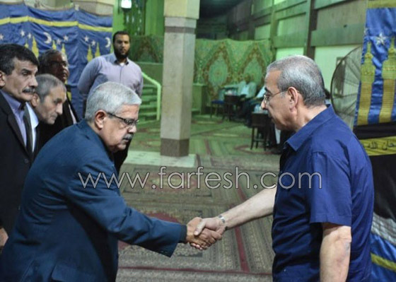 صور الفنانين في عزاء مخرج مسرحية (شاهد ما شافش حاجة) وغياب عادل امام صورة رقم 10 صور الفنانين في عزاء مخرج مسرحية (شاهد ما شافش حاجة) وغياب عادل امام صورة رقم 10