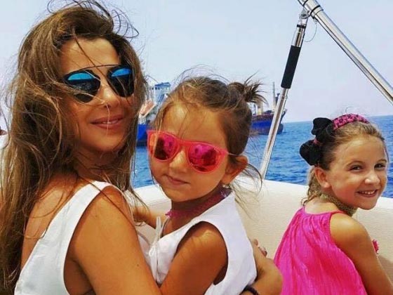 صور نانسي عجرم مع زوجها وابنتيها ايلا وميلا بدون فوتوشوب صورة رقم 8 صور نانسي عجرم مع زوجها وابنتيها ايلا وميلا بدون فوتوشوب صورة رقم 8