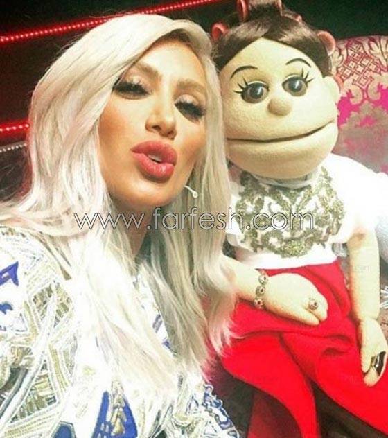 صور سيلفي فشل فيها المشاهير واظهرتهم في اطلالة غريبة او قبيحة صورة رقم 13 صور سيلفي فشل فيها المشاهير واظهرتهم في اطلالة غريبة او قبيحة صورة رقم 13