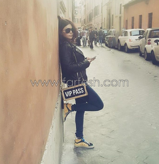 صور هيفاء وهبي في المصعد وتتباهى بخاتم جديد ينال اعجاب جمهورها صورة رقم 9 صور هيفاء وهبي في المصعد وتتباهى بخاتم جديد ينال اعجاب جمهورها صورة رقم 9