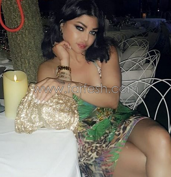 صور هيفاء وهبي في المصعد وتتباهى بخاتم جديد ينال اعجاب جمهورها صورة رقم 7 صور هيفاء وهبي في المصعد وتتباهى بخاتم جديد ينال اعجاب جمهورها صورة رقم 7