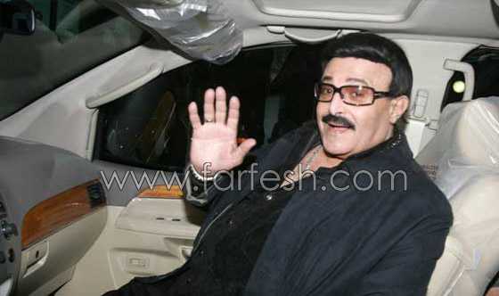 فيديو سمير غانم يحرج مذيعة طالبته بخلع الباروكة ويعلق على قبلة عادل امام لزوجته صورة رقم 6 فيديو سمير غانم يحرج مذيعة طالبته بخلع الباروكة ويعلق على قبلة عادل امام لزوجته صورة رقم 6