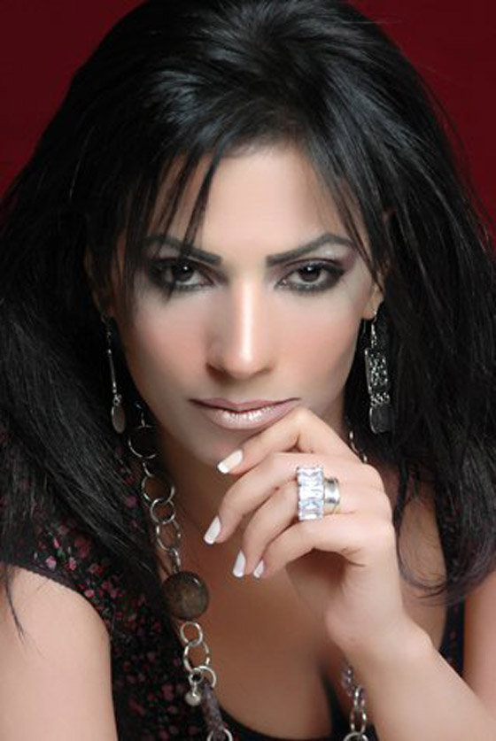 فيديو المطربة ملك نور تكشف تفاصيل اغتصاب ابنها على يد عامل نظافة صورة رقم 2 فيديو المطربة ملك نور تكشف تفاصيل اغتصاب ابنها على يد عامل نظافة صورة رقم 2