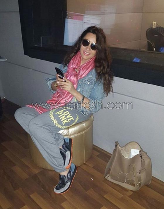 صور لطيفة في طفولتها وهي تمسك الميكروفون لأول مرة صورة رقم 5 صور لطيفة في طفولتها وهي تمسك الميكروفون لأول مرة صورة رقم 5