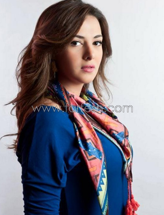 فيديو دنيا سميرغانم مع بوي باند (المصالح) يحقق ربع مليون مشاهدة في 24 ساعة صورة رقم 4 فيديو دنيا سميرغانم مع بوي باند (المصالح) يحقق ربع مليون مشاهدة في 24 ساعة صورة رقم 4