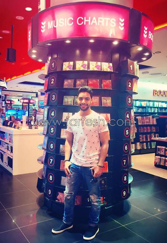 حفل احمد جمال في الاسكندرية: اغماءات بسبب التزاحم وبكاء المعجبات لعدم الوصول اليه صورة رقم 6 حفل احمد جمال في الاسكندرية: اغماءات بسبب التزاحم وبكاء المعجبات لعدم الوصول اليه صورة رقم 6
