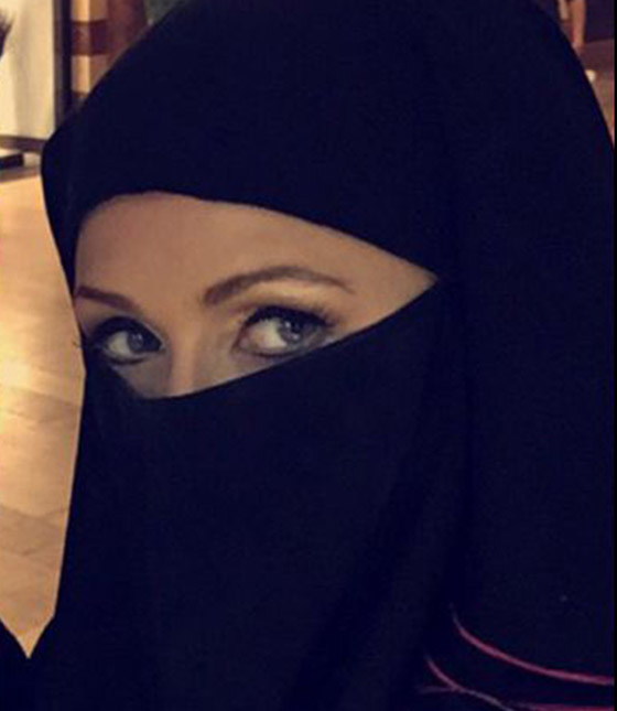 صور فنانات ونجمات عالميات ارتدين الحجاب لزيارة دول عربية صورة رقم 4 صور فنانات ونجمات عالميات ارتدين الحجاب لزيارة دول عربية صورة رقم 4