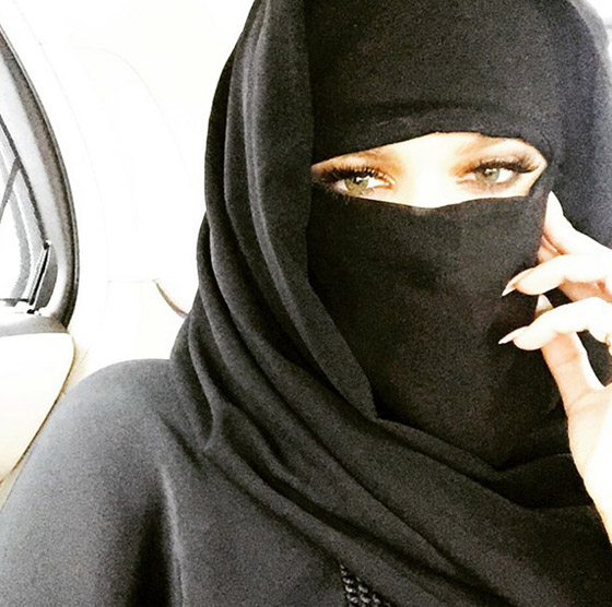 صور فنانات ونجمات عالميات ارتدين الحجاب لزيارة دول عربية صورة رقم 7 صور فنانات ونجمات عالميات ارتدين الحجاب لزيارة دول عربية صورة رقم 7