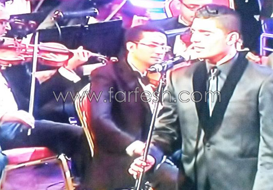 محمد عساف يبدع في دار الاوبرا والمعجبات يلاحقنه لالتقاط الصور صورة رقم 10 محمد عساف يبدع في دار الاوبرا والمعجبات يلاحقنه لالتقاط الصور صورة رقم 10