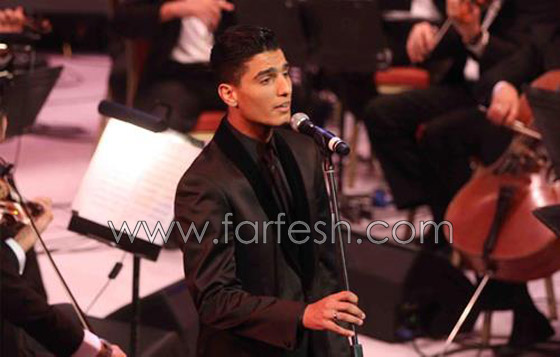 محمد عساف يبدع في دار الاوبرا والمعجبات يلاحقنه لالتقاط الصور صورة رقم 4 محمد عساف يبدع في دار الاوبرا والمعجبات يلاحقنه لالتقاط الصور صورة رقم 4