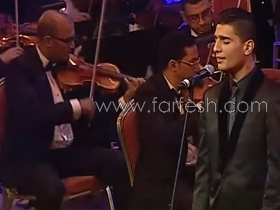 محمد عساف يبدع في دار الاوبرا والمعجبات يلاحقنه لالتقاط الصور صورة رقم 7 محمد عساف يبدع في دار الاوبرا والمعجبات يلاحقنه لالتقاط الصور صورة رقم 7