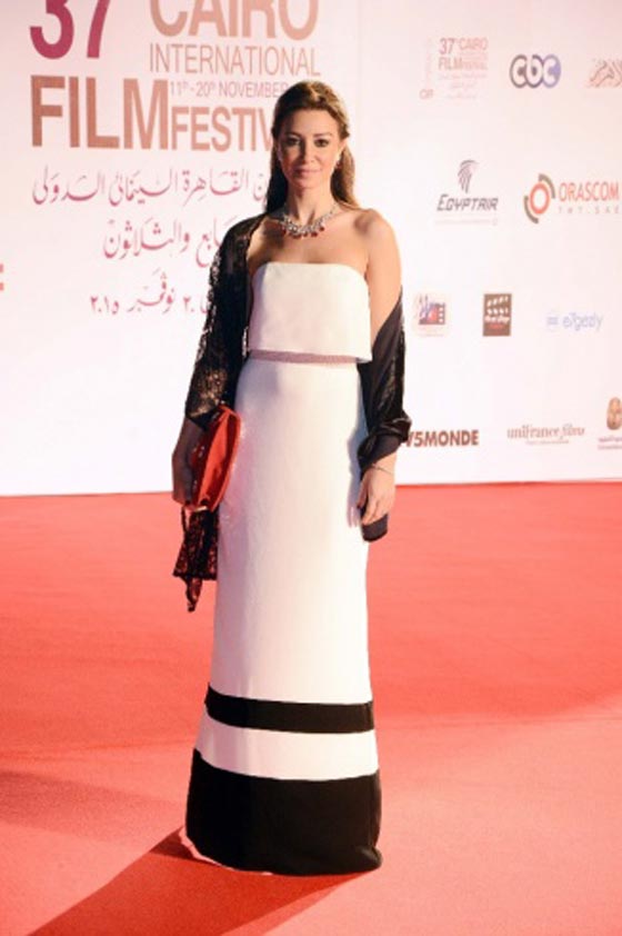 صور فنانات في مهرجان القاهرة السينمائي: بعضهن ظهرن باطلالة غير موفقة! صورة رقم 2 صور فنانات في مهرجان القاهرة السينمائي: بعضهن ظهرن باطلالة غير موفقة! صورة رقم 2