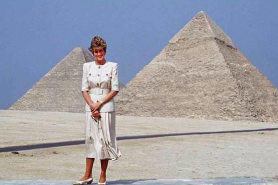 صور مشاهير زاروا الاهرامات من بينهم الاميرة ديانا، شاكيرا، ميسي، اوباما وبيونسيه صورة رقم 2 صور مشاهير زاروا الاهرامات من بينهم الاميرة ديانا، شاكيرا، ميسي، اوباما وبيونسيه صورة رقم 2