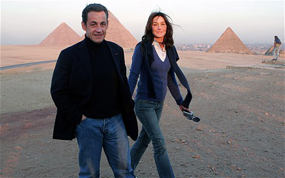 صور مشاهير زاروا الاهرامات من بينهم الاميرة ديانا، شاكيرا، ميسي، اوباما وبيونسيه صورة رقم 5 صور مشاهير زاروا الاهرامات من بينهم الاميرة ديانا، شاكيرا، ميسي، اوباما وبيونسيه صورة رقم 5