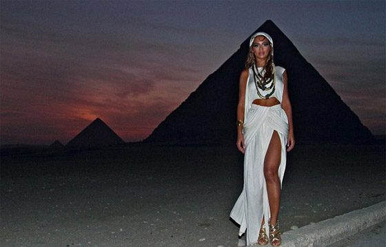 صور مشاهير زاروا الاهرامات من بينهم الاميرة ديانا، شاكيرا، ميسي، اوباما وبيونسيه صورة رقم 7 صور مشاهير زاروا الاهرامات من بينهم الاميرة ديانا، شاكيرا، ميسي، اوباما وبيونسيه صورة رقم 7
