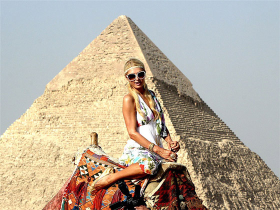 صور مشاهير زاروا الاهرامات من بينهم الاميرة ديانا، شاكيرا، ميسي، اوباما وبيونسيه صورة رقم 9 صور مشاهير زاروا الاهرامات من بينهم الاميرة ديانا، شاكيرا، ميسي، اوباما وبيونسيه صورة رقم 9