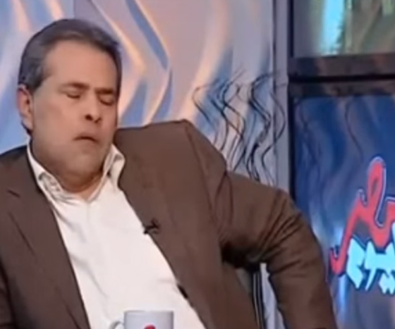 مراسل تلفزيوني ينام على الهواء.. كذلك مرشح رئاسي.. مشاهير غلبهم النوم صورة رقم 1 مراسل تلفزيوني ينام على الهواء.. كذلك مرشح رئاسي.. مشاهير غلبهم النوم صورة رقم 1