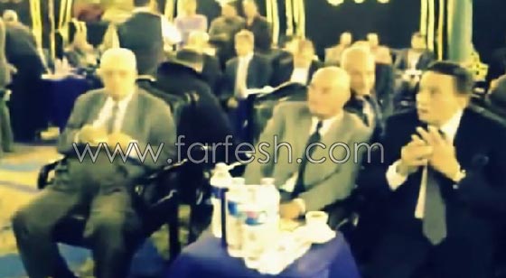فيديو عادل امام في عزاء يغازل مذيعة والجمهور بين منتقد ومعجب! صورة رقم 1 فيديو عادل امام في عزاء يغازل مذيعة والجمهور بين منتقد ومعجب! صورة رقم 1