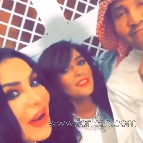 احلام بقميص النوم تغني لصديقتها وفنان العرب محمد عبده يتغزل بها صورة رقم 5 احلام بقميص النوم تغني لصديقتها وفنان العرب محمد عبده يتغزل بها صورة رقم 5