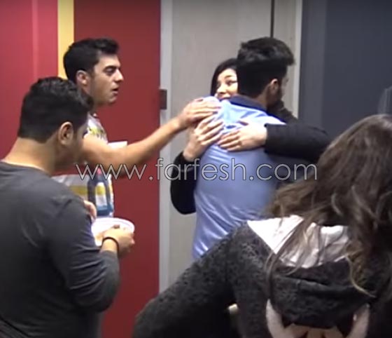 فيديو حنان الخضر تعود من فرنسا: انيس يعانقها ورفاييل يبعده عنها! صورة رقم 5 فيديو حنان الخضر تعود من فرنسا: انيس يعانقها ورفاييل يبعده عنها! صورة رقم 5