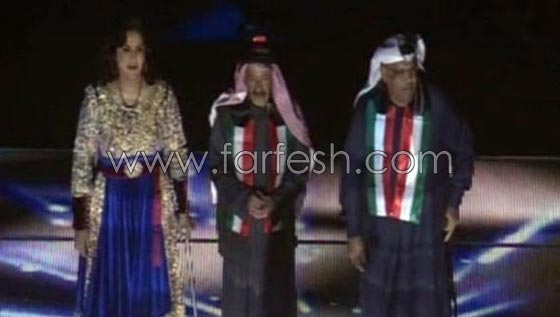 فيديو وصور احلام تتكئ على العكاز وتقبّل يد امير الكويت صورة رقم 1 فيديو وصور احلام تتكئ على العكاز وتقبّل يد امير الكويت صورة رقم 1