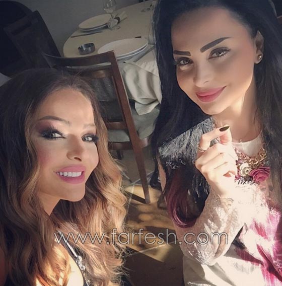 صور زين كرزون بـ (فستان مكشوف الصدر) تثير موجة هجوم! صورة رقم 9 صور زين كرزون بـ (فستان مكشوف الصدر) تثير موجة هجوم! صورة رقم 9