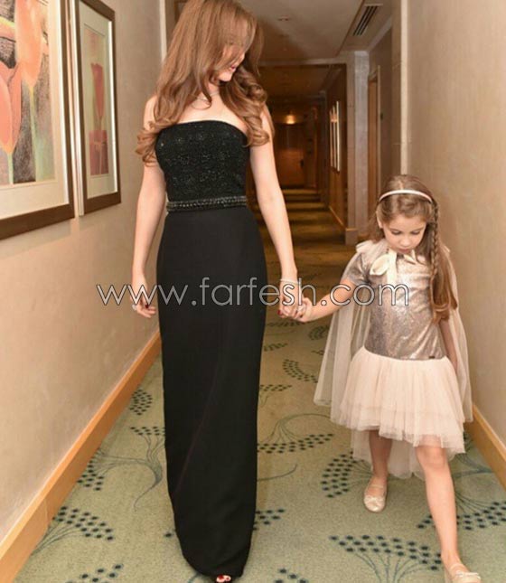فيديو نانسي عجرم وابنتها (ايلا) تنافسها في غناء (معقولة الغرام) صورة رقم 7 فيديو نانسي عجرم وابنتها (ايلا) تنافسها في غناء (معقولة الغرام) صورة رقم 7