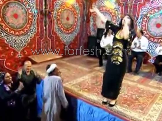 فيديو رقص هيفاء وهبي بالملاية المصرية تغني (انا نوسة)! صورة رقم 1 فيديو رقص هيفاء وهبي بالملاية المصرية تغني (انا نوسة)! صورة رقم 1