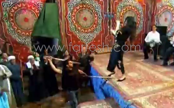 فيديو رقص هيفاء وهبي بالملاية المصرية تغني (انا نوسة)! صورة رقم 2 فيديو رقص هيفاء وهبي بالملاية المصرية تغني (انا نوسة)! صورة رقم 2