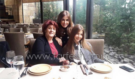 صور نانسي عجرم مع أسرتها وأمها تنافسها بالجمال والشباب صورة رقم 1 صور نانسي عجرم مع أسرتها وأمها تنافسها بالجمال والشباب صورة رقم 1
