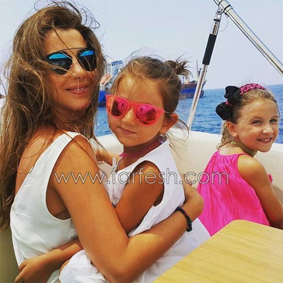 صور نانسي عجرم مع أسرتها وأمها تنافسها بالجمال والشباب صورة رقم 7 صور نانسي عجرم مع أسرتها وأمها تنافسها بالجمال والشباب صورة رقم 7