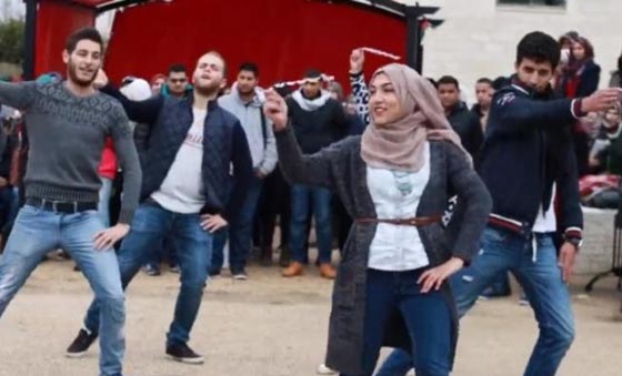 فيديو فتيات جامعيات يرقصن الدبكة الفلسطينية على اغنية محمد عساف (يا حلالي يا مالي) صورة رقم 1 فيديو فتيات جامعيات يرقصن الدبكة الفلسطينية على اغنية محمد عساف (يا حلالي يا مالي) صورة رقم 1