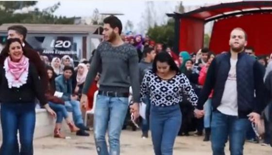 فيديو فتيات جامعيات يرقصن الدبكة الفلسطينية على اغنية محمد عساف (يا حلالي يا مالي) صورة رقم 2 فيديو فتيات جامعيات يرقصن الدبكة الفلسطينية على اغنية محمد عساف (يا حلالي يا مالي) صورة رقم 2