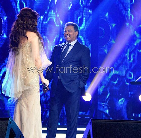 الجمهور بين معجب ورافض لـ (قبلة انغام) لفنان العرب محمد عبده صورة رقم 2 الجمهور بين معجب ورافض لـ (قبلة انغام) لفنان العرب محمد عبده صورة رقم 2
