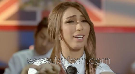 دنيا بطمة تطلق فيديو (حب صيني) ووعد البحري تقول: دنيا سرقتها مني! صورة رقم 5 دنيا بطمة تطلق فيديو (حب صيني) ووعد البحري تقول: دنيا سرقتها مني! صورة رقم 5