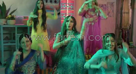 دنيا بطمة تطلق فيديو (حب صيني) ووعد البحري تقول: دنيا سرقتها مني! صورة رقم 6 دنيا بطمة تطلق فيديو (حب صيني) ووعد البحري تقول: دنيا سرقتها مني! صورة رقم 6